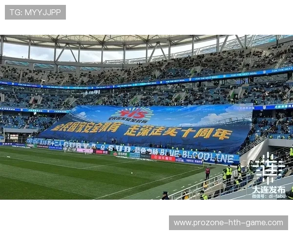 天津津门虎中场拦截到位,快速过渡直插禁区 天津津门虎中场拦截到位,快速过渡直插禁区